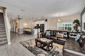 5021 WA - Stunning Townhome With Private Pool