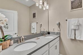 5021 WA - Stunning Townhome With Private Pool