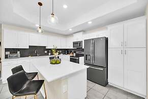 3131 PD - Luxury 3-bed Condo in Storey Lake Resort