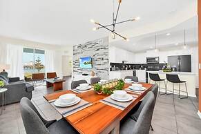 3131 PD - Luxury 3-bed Condo in Storey Lake Resort