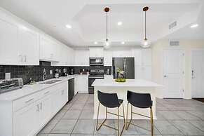 3131 PD - Luxury 3-bed Condo in Storey Lake Resort