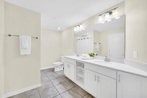 3131 PD - Luxury 3-bed Condo in Storey Lake Resort