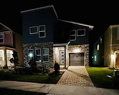 8949 CB - Exquisite Luxury Home With Pool Retreat