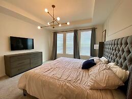 8949 CB - Exquisite Luxury Home With Pool Retreat