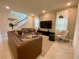 8949 CB - Exquisite Luxury Home With Pool Retreat