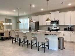 8949 CB - Exquisite Luxury Home With Pool Retreat