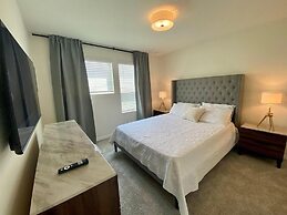 8949 CB - Exquisite Luxury Home With Pool Retreat