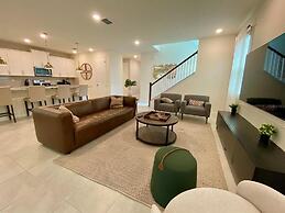 8949 CB - Exquisite Luxury Home With Pool Retreat