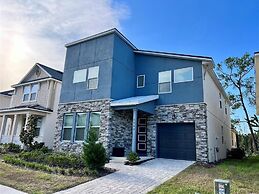 8949 CB - Exquisite Luxury Home With Pool Retreat