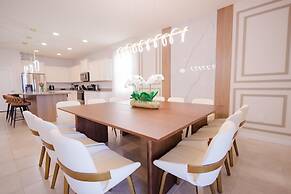 1643 LA - Luxurious Retreat Windsor at Westside