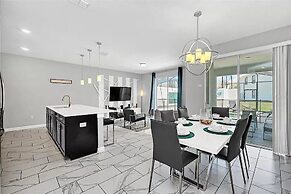 1569 SD - Modern Champions Gate Escape