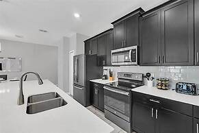 1569 SD - Modern Champions Gate Escape