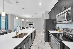 1569 SD - Modern Champions Gate Escape