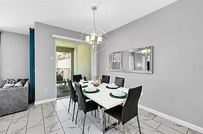 1569 SD - Modern Champions Gate Escape