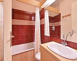 Waterfront Retreat With Balcony