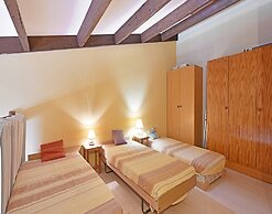 Waterfront Retreat With Balcony