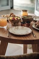 Lunar Sea Suite Hot-tub & Caldera View