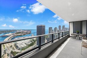 Experience Luxury & Bayfront Views