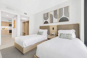 Experience Luxury & Bayfront Views