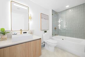 Experience Luxury & Bayfront Views