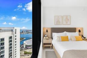 Experience Luxury & Bayfront Views