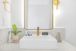 Experience Luxury & Bayfront Views