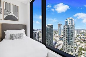 Experience Luxury & Bayfront Views