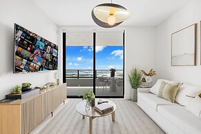 Experience Luxury & Bayfront Views