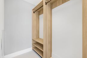 Experience Luxury & Bayfront Views