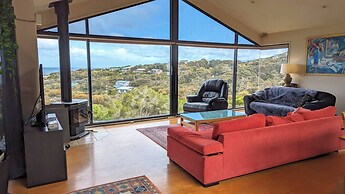 Fairhaven Beach House With Ocean Views and Tranquil Setting