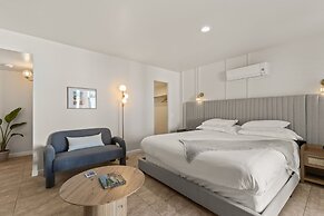 Casa Oliver Hotel & Resort - A Gay Men's Resort