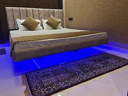 Om Nilay Paying Guest House By GRB