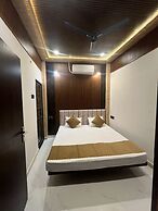 Om Nilay Paying Guest House By GRB