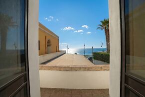 Cesarea & Marisole House With Sea View