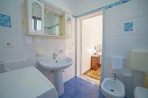 Cesarea & Marisole House With Sea View