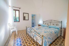 Cesarea & Marisole House With Sea View
