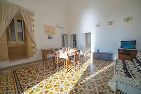 Cesarea & Marisole House With Sea View