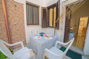 Cesarea & Marisole House With Sea View