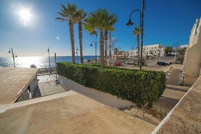Cesarea & Marisole House With Sea View