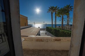 Cesarea & Marisole House With Sea View
