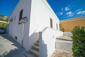 Cesarea & Marisole House With Sea View