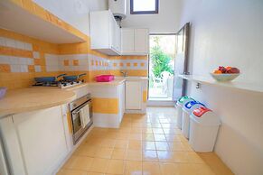 Cesarea & Marisole House With Sea View