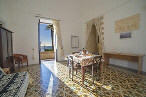 Cesarea & Marisole House With Sea View