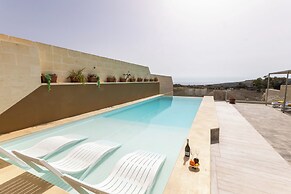 Ta'Battista B&B with pool Ix-Xwejni