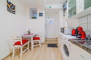 Red Vibe Studio Central 1