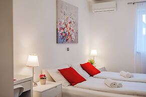 Red Vibe Studio Central 1