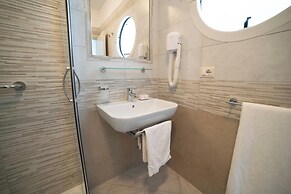 Le Onde Apartment 5 With Pool and Sea