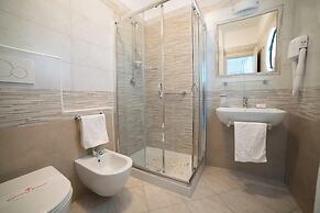 Le Onde Apartment 5 With Pool and Sea