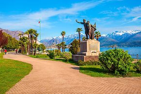 Luce Lake View on Stresa Hill