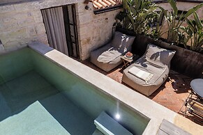 Amalen Suites Adults Only